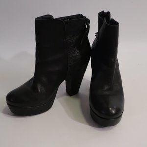 Womens Steve Madden "Roadruna" Black Leather High Chunky Heel Ankle Booties 10 *